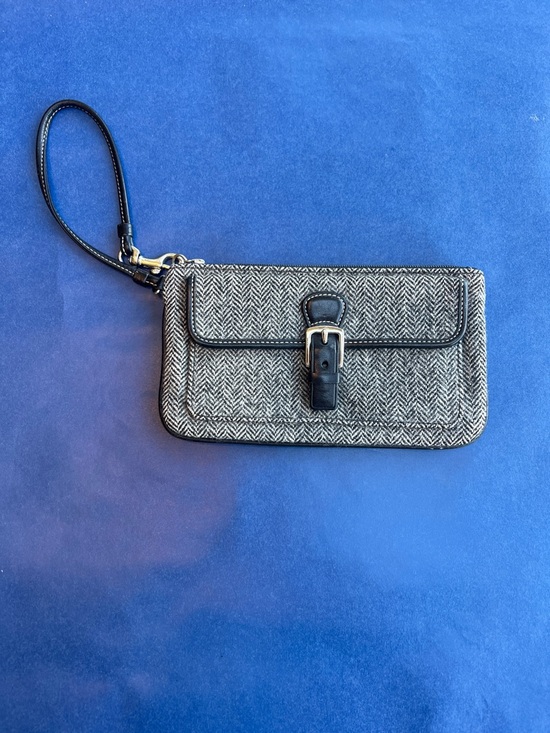 Coach Handbags - Vintage Coach Herringbone Wristlet Clutch in Black and White EUC